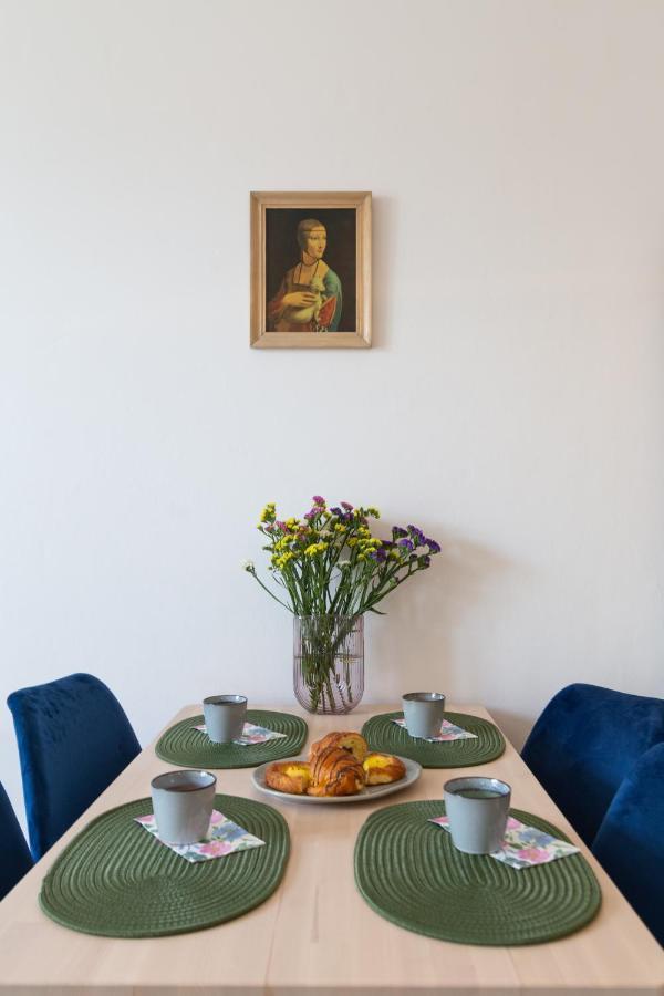 Old Town Charming Cozy Fully Equipped Apartment Krakow Bagian luar foto